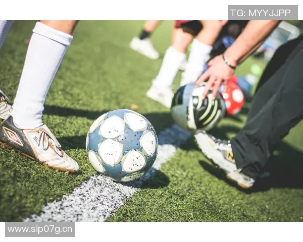 世界杯奖杯传奇：探索足球世界最高荣耀的历史与魅力