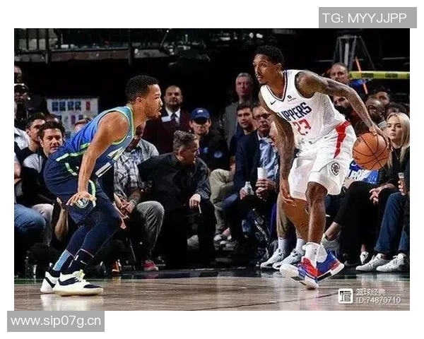 以中锋为核心构建全新战术体系提升球队进攻与防守效率